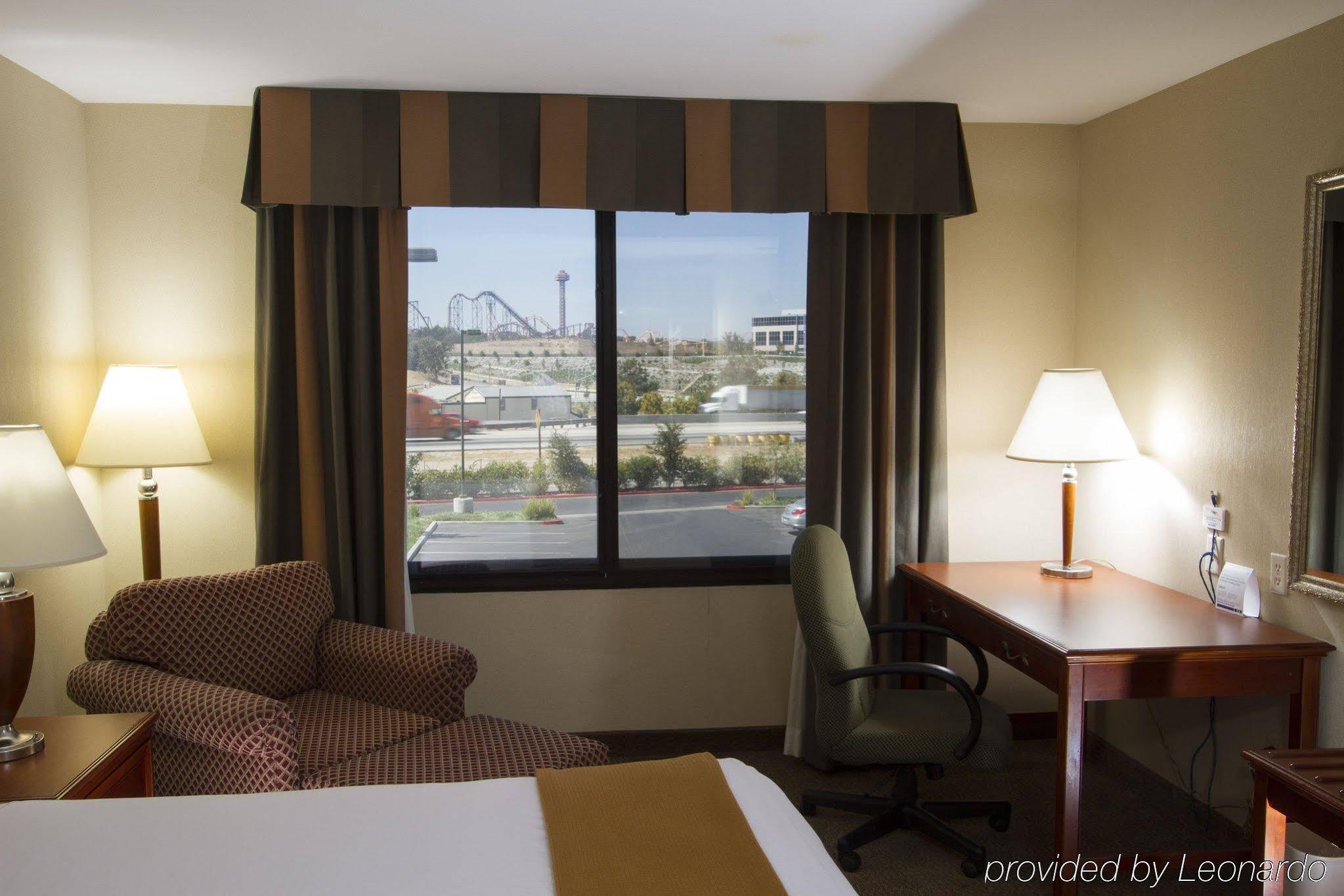 Best Western Valencia/Six Flags Inn & Suites Santa Clarita Buitenkant foto