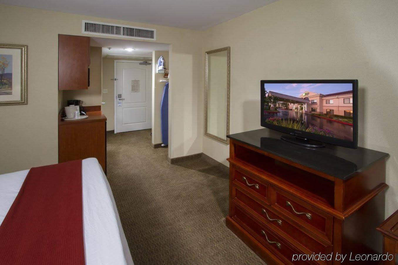 Best Western Valencia/Six Flags Inn & Suites Santa Clarita Buitenkant foto